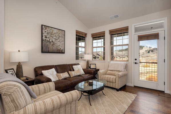 SGR Ten Mile H302 living area