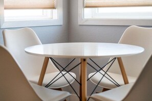 SGR Summit 1103 dining table
