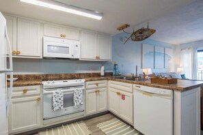 Fully equipped kitchen for making meals!