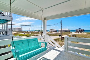 Just steps from the beautiful beaches of Fort Morgan