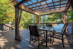 Gazebo & Outdoor Dining