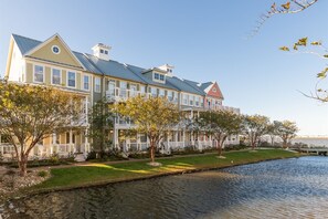 Sunset Island 30 Canal Side Mews Exterior