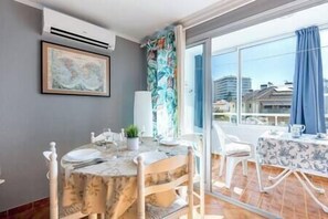 Dining area equipped with table and chairs to enjoy delicious meals. Also exit to the terrace that h