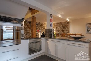 (1) Ground floor kitchen and dining room-22