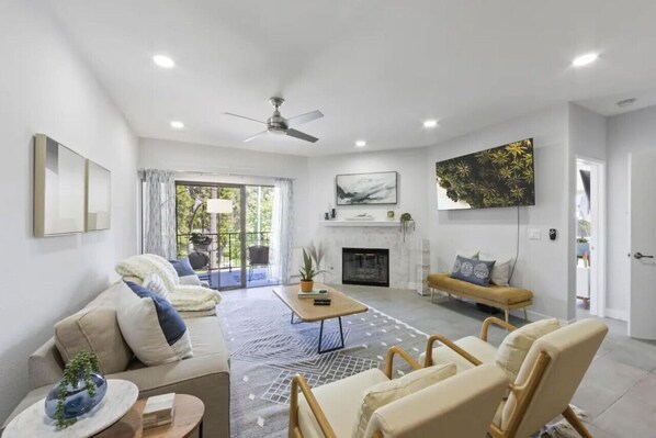 Newly remodeled apartment right on Coronado Island's vibrant Orange Avenue.