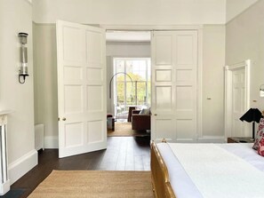 Spacious Bedroom with Super King Bed (2)