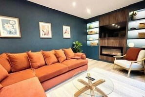 Living area with smart TV (2)