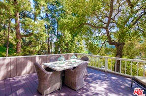 Enchanting 3 Bedroom Hollywood Hills Estate+Views+Spa+Jacuzzi+Steam+Deck+Garden