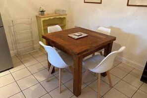 Open-Plan Dining/Kitchen Area