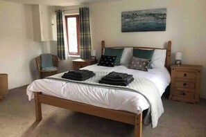 Main bedroom - King Size bed 