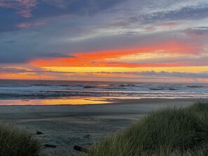 Breathtaking sunset over the Pacific Ocean
