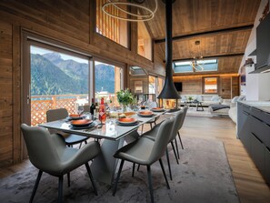 Dining/Lounge