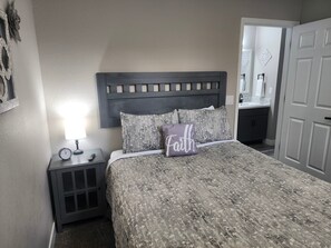 Main Level Bedroom~ Queen Size Bed