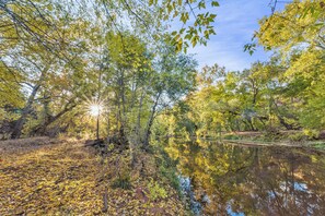 Private Oak Creek Access!