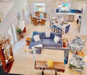 Stunning decor~Premium designer appointments/appliances~Spacious~Comfort plus!
