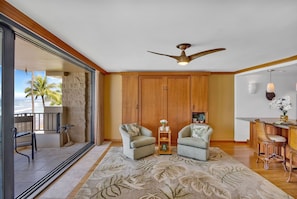 Paki Maui 301 living area 1