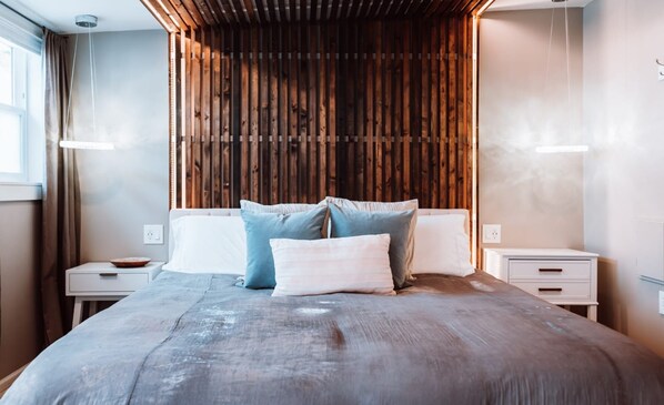 Dreamy king bed with fine linens and sparkling lighting all around. Convenient USB ports at bedside make recharging a breeze.