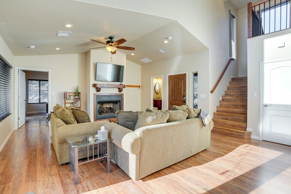 Prescott Vacation Rental | 3BR | 2.5BA | 2,208 Sq Ft | 1 Step for Entry