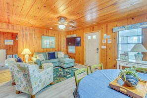 Interior | Central Heating & A/C | Free WiFi