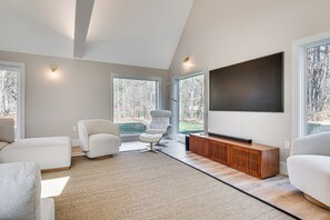 Living Room | Smart TV | Free WiFi | 1st Floor