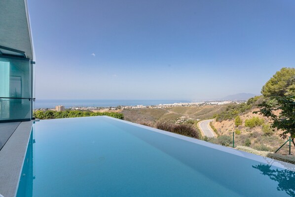 Holiday Home Swimming Pool