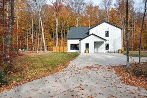 Set in the heart of Door County, Halvo Home combines wooded privacy with proximity to local attractions.