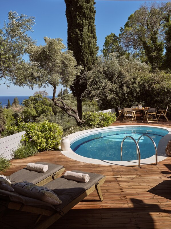 Unparalleled Comfort & Bespoke Design in Zakynthos.