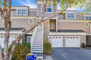 ,38240 Lookout Lane #1060,