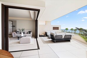 Stayhost (2)