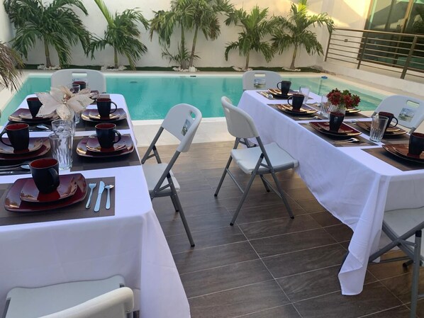 Outdoor dining