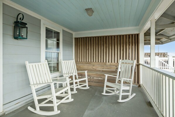 Upper Level Deck