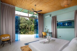 Master Ensuite with a King sized bed (1)