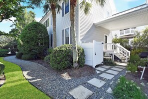219 Olive Way (3)