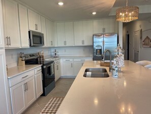 Open kitchen wit counter seating 