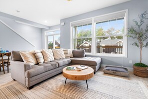 Living room w/smart TV, fireplace, and deck with peekaboo Haystack views