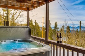 Submerge yourself in total relaxation and soak in the peace of the forest and mountain air. "Absolutely fantastic stay." -Aidan