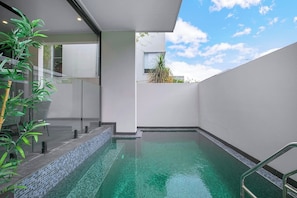 Make the most of warm Queensland days with a refreshing dip in the tranquil inground pool.