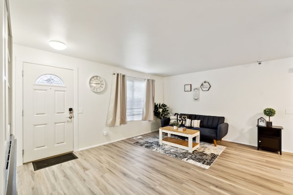 Floor, Flooring, Indoors, Architecture, Building