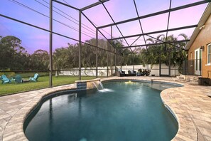 Screened pool, perfect retreat after exploring Largo Central Park or nearby.