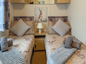 Twin bedroom | The Highlander - K & J’s Hot Tub Retreats, Newton Stewart