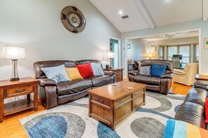 Living Room | Smart TV | Free WiFi