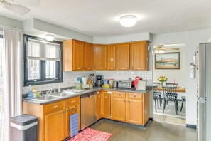 Kitchen | Cooking Basics | Dining Area