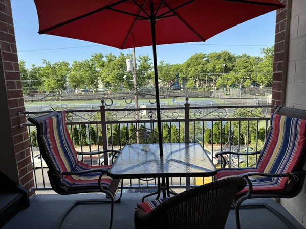 Deck area apartment 2