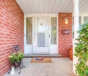 216_05_Porch
