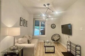 25_02 living room