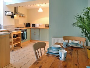 Kitchen/diner | Puffin’s Nest - Longsmith Cottages, Flamborough
