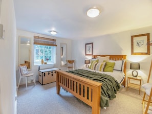 Double bedroom | Sea Breeze Garden Cottage, Hythe