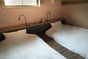 Bedroom with Simmons bed