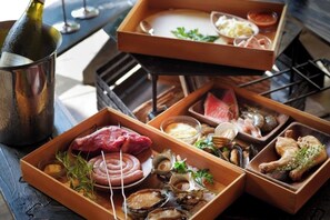 The food menu includes hassle-free meals cooked around a campfire, giving you the feeling of being outdoors.