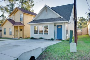 Home Exterior | Self Check-In | 3 Mi to Lake Conroe Park